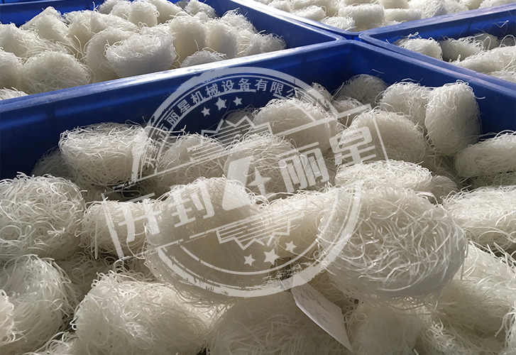 选对设备很关键：丽星酸辣粉设备助你日产 10 万块粉饼